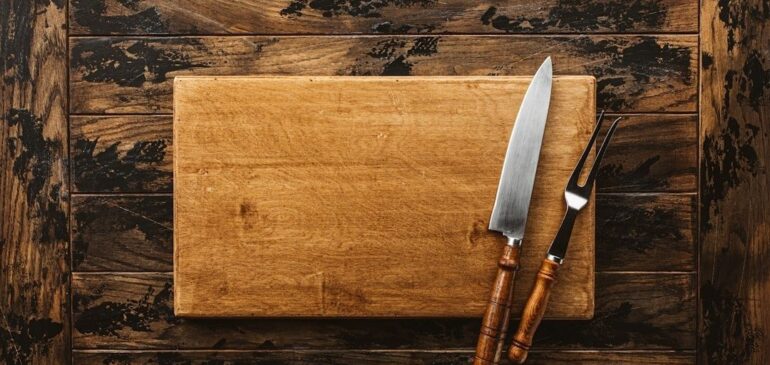 Tre eller kompositt: Hvilket skjærebrett bevarer kniveggen og hygienen best?